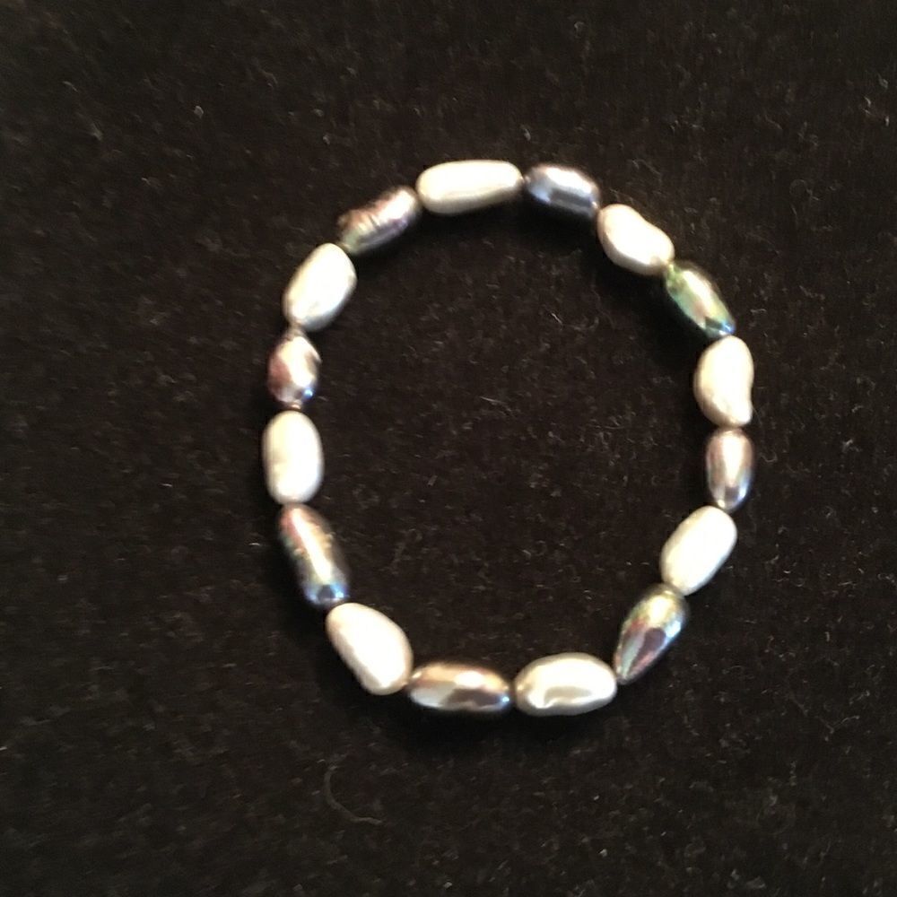 Elasticized Free Form Pearls in Grey and Black Bracelet